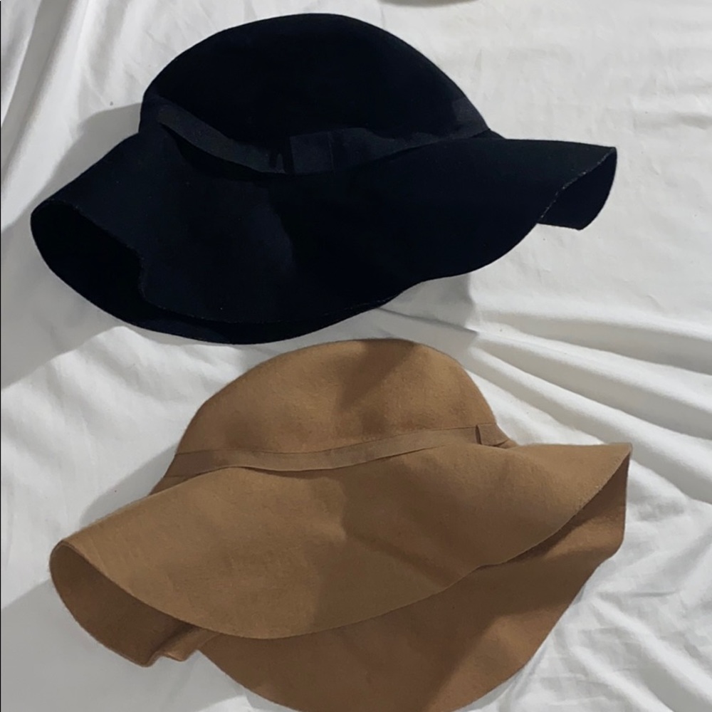 two sun hats; beige / black